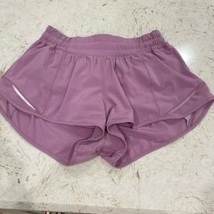 Lululemon- hottie hot - 2.5” - lavender - size 4